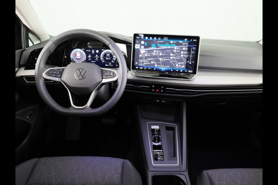 Volkswagen Golf Life Edition 1.5 eHybrid 204 PK | 17 "LM velgen | Stoel & Stuurverwarming | Camera |