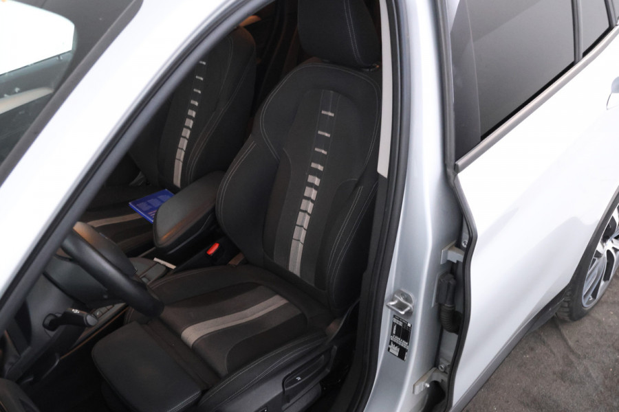 BMW X1 sDrive18d High Executive Automaat, Panorama dak, Navigatie