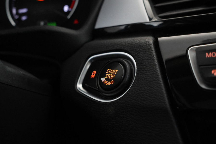 BMW X1 sDrive18d High Executive Automaat, Panorama dak, Navigatie