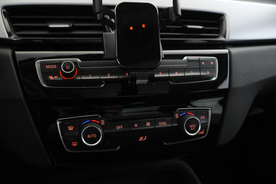 BMW X1 sDrive18d High Executive Automaat, Panorama dak, Navigatie