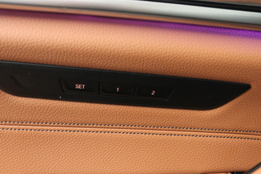 BMW 5 Serie 530i High Executive (PANORAMADAK, SFEERVERLICHTING, STOELVERWARMING/VENTILATIE, ELEKTR STOELEN)