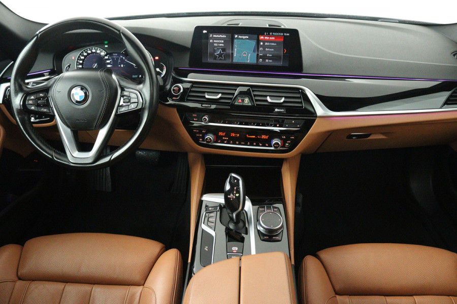BMW 5 Serie 530i High Executive (PANORAMADAK, SFEERVERLICHTING, STOELVERWARMING/VENTILATIE, ELEKTR STOELEN)