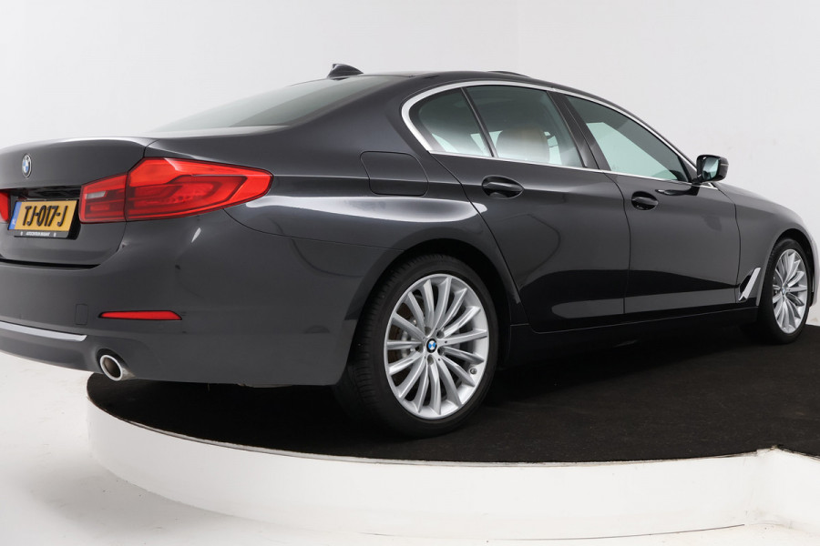 BMW 5 Serie 530i High Executive (PANORAMADAK, SFEERVERLICHTING, STOELVERWARMING/VENTILATIE, ELEKTR STOELEN)