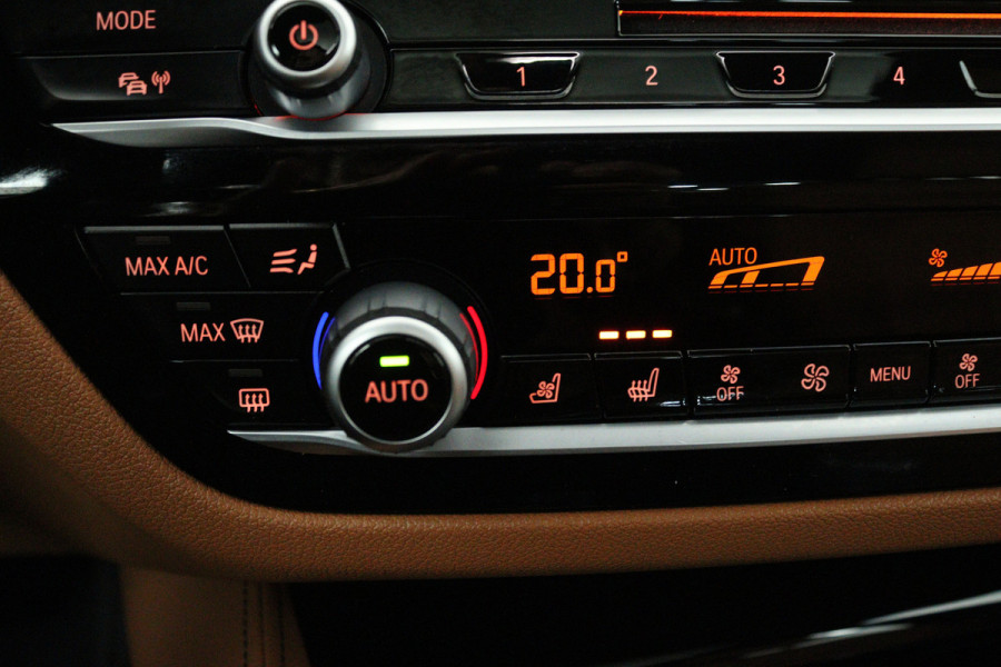 BMW 5 Serie 530i High Executive (PANORAMADAK, SFEERVERLICHTING, STOELVERWARMING/VENTILATIE, ELEKTR STOELEN)