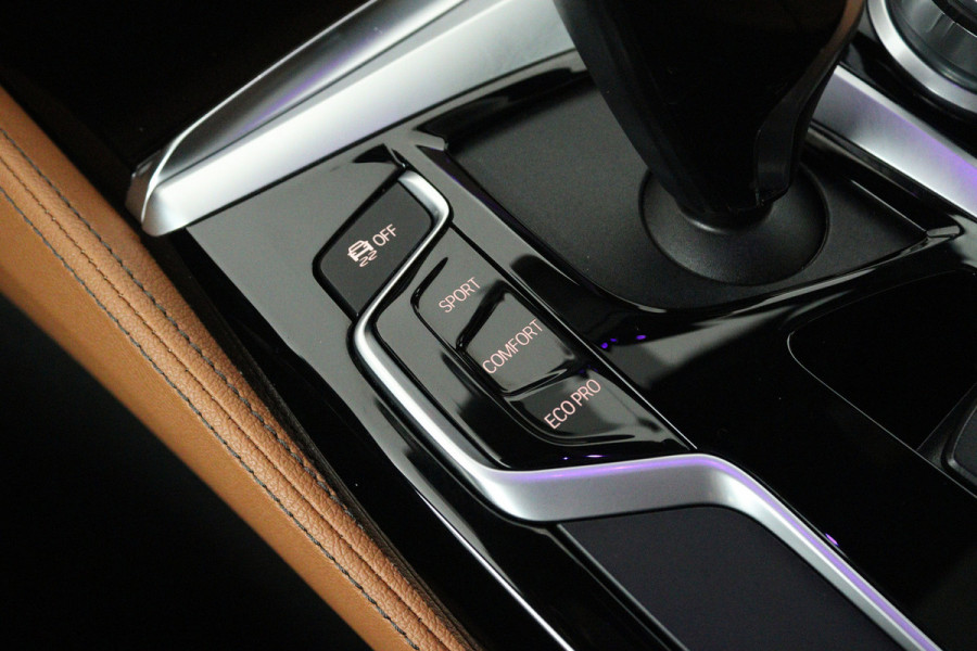 BMW 5 Serie 530i High Executive (PANORAMADAK, SFEERVERLICHTING, STOELVERWARMING/VENTILATIE, ELEKTR STOELEN)