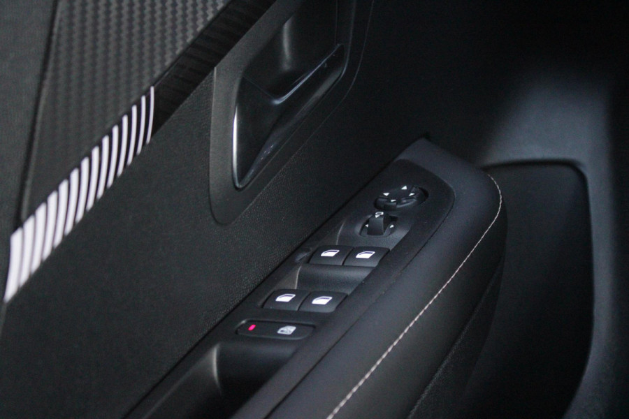 Peugeot 208 1.2 100PK ALLURE | PARKEERSENSOREN VOOR + ACHTER | DRAADLOZE APPLE CARPLAY/ANDROID AUTO | CRUISE CONTROL | DAB+ RADIO | CLIMATE CONTROL | LED KOPLAMPEN | LICHTMETALEN VELGEN 16" |