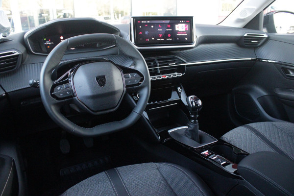 Peugeot 208 1.2 100PK ALLURE | PARKEERSENSOREN VOOR + ACHTER | DRAADLOZE APPLE CARPLAY/ANDROID AUTO | CRUISE CONTROL | DAB+ RADIO | CLIMATE CONTROL | LED KOPLAMPEN | LICHTMETALEN VELGEN 16" |