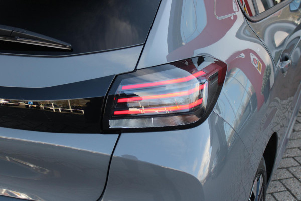 Peugeot 208 1.2 100PK ALLURE | PARKEERSENSOREN VOOR + ACHTER | DRAADLOZE APPLE CARPLAY/ANDROID AUTO | CRUISE CONTROL | DAB+ RADIO | CLIMATE CONTROL | LED KOPLAMPEN | LICHTMETALEN VELGEN 16" |