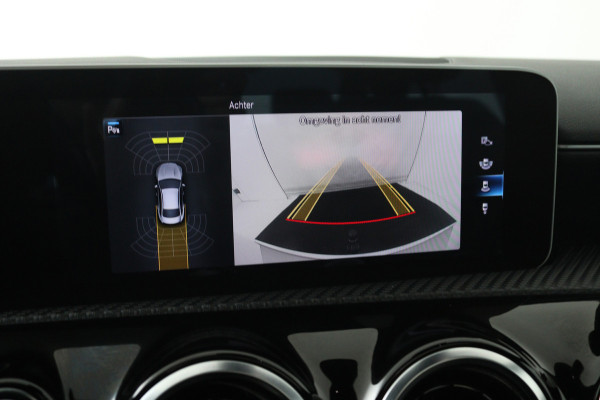 Mercedes-Benz CLA-Klasse 180 Business Solution (PANORAMADAK, TREKHAAK, CAMERA, CRUISE CONTROL, PARKEERSENSOREN)
