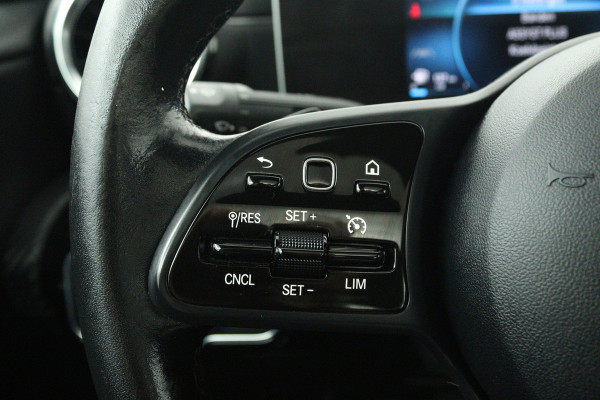 Mercedes-Benz CLA-Klasse 180 Business Solution (PANORAMADAK, TREKHAAK, CAMERA, CRUISE CONTROL, PARKEERSENSOREN)