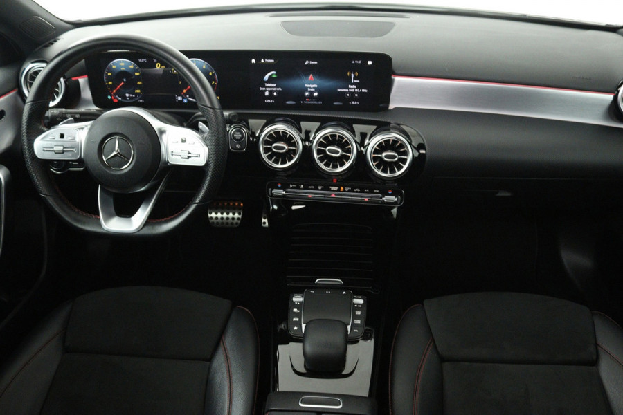 Mercedes-Benz A-Klasse 180 Business Solution AMG (PANORAMADAK, STOELVERWARMING, CAMERA, ELEKTR STOELEN, NAVIGATIE, CRUISE CONTROL)