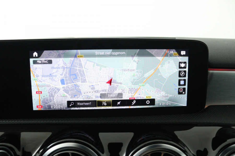 Mercedes-Benz A-Klasse 180 Business Solution AMG (PANORAMADAK, STOELVERWARMING, CAMERA, ELEKTR STOELEN, NAVIGATIE, CRUISE CONTROL)