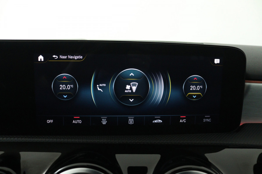 Mercedes-Benz A-Klasse 180 Business Solution AMG (PANORAMADAK, STOELVERWARMING, CAMERA, ELEKTR STOELEN, NAVIGATIE, CRUISE CONTROL)