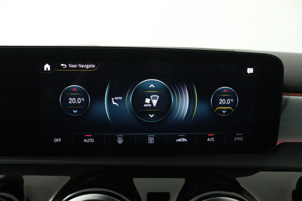 Mercedes-Benz A-Klasse 180 Business Solution AMG (PANORAMADAK, STOELVERWARMING, CAMERA, ELEKTR STOELEN, NAVIGATIE, CRUISE CONTROL)