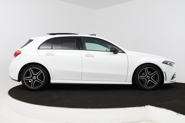 Mercedes-Benz A-Klasse 180 Business Solution AMG (PANORAMADAK, STOELVERWARMING, CAMERA, ELEKTR STOELEN, NAVIGATIE, CRUISE CONTROL)