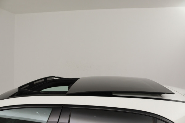 Mercedes-Benz A-Klasse 180 Business Solution AMG (PANORAMADAK, STOELVERWARMING, CAMERA, ELEKTR STOELEN, NAVIGATIE, CRUISE CONTROL)