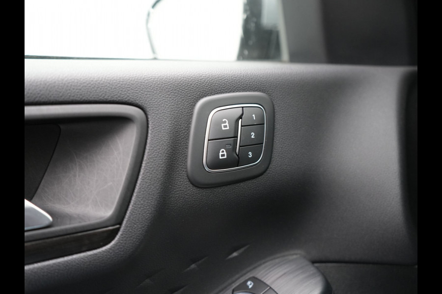 Ford Kuga 2.5 Vignale PHEV 225pk Dealer O.H | Panodak | Head Up | Bang & Olufsen Sound | Adaptive Cruise | 360 Camera | Lederen Sportstoelen Memory & Verwarmd | Keyless | Pilot Assist | Blis | Apple Carplay | Navigatie | Virtual | DAB  Plug In Hybrid |