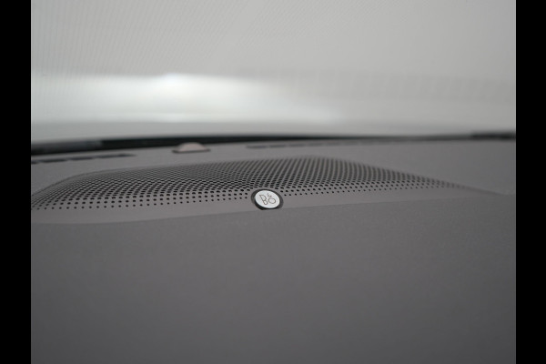 Ford Kuga 2.5 Vignale PHEV 225pk Dealer O.H | Panodak | Head Up | Bang & Olufsen Sound | Adaptive Cruise | 360 Camera | Lederen Sportstoelen Memory & Verwarmd | Keyless | Pilot Assist | Blis | Apple Carplay | Navigatie | Virtual | DAB  Plug In Hybrid |