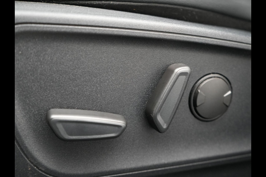 Ford Kuga 2.5 Vignale PHEV 225pk Dealer O.H | Panodak | Head Up | Bang & Olufsen Sound | Adaptive Cruise | 360 Camera | Lederen Sportstoelen Memory & Verwarmd | Keyless | Pilot Assist | Blis | Apple Carplay | Navigatie | Virtual | DAB  Plug In Hybrid |