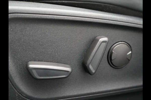 Ford Kuga 2.5 Vignale PHEV 225pk Dealer O.H | Panodak | Head Up | Bang & Olufsen Sound | Adaptive Cruise | 360 Camera | Lederen Sportstoelen Memory & Verwarmd | Keyless | Pilot Assist | Blis | Apple Carplay | Navigatie | Virtual | DAB  Plug In Hybrid |