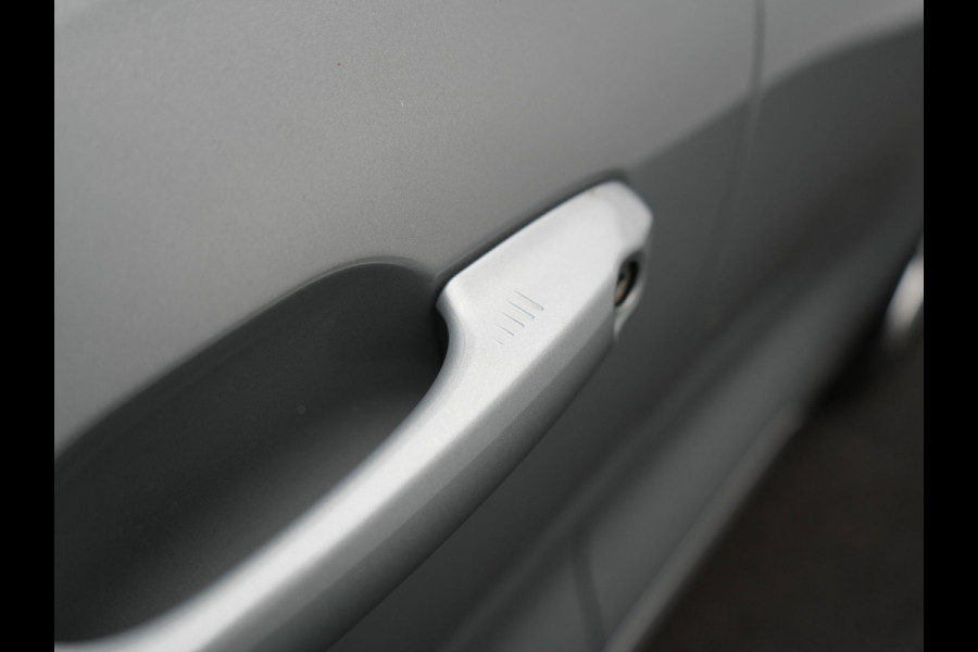 Ford Kuga 2.5 Vignale PHEV 225pk Dealer O.H | Panodak | Head Up | Bang & Olufsen Sound | Adaptive Cruise | 360 Camera | Lederen Sportstoelen Memory & Verwarmd | Keyless | Pilot Assist | Blis | Apple Carplay | Navigatie | Virtual | DAB  Plug In Hybrid |