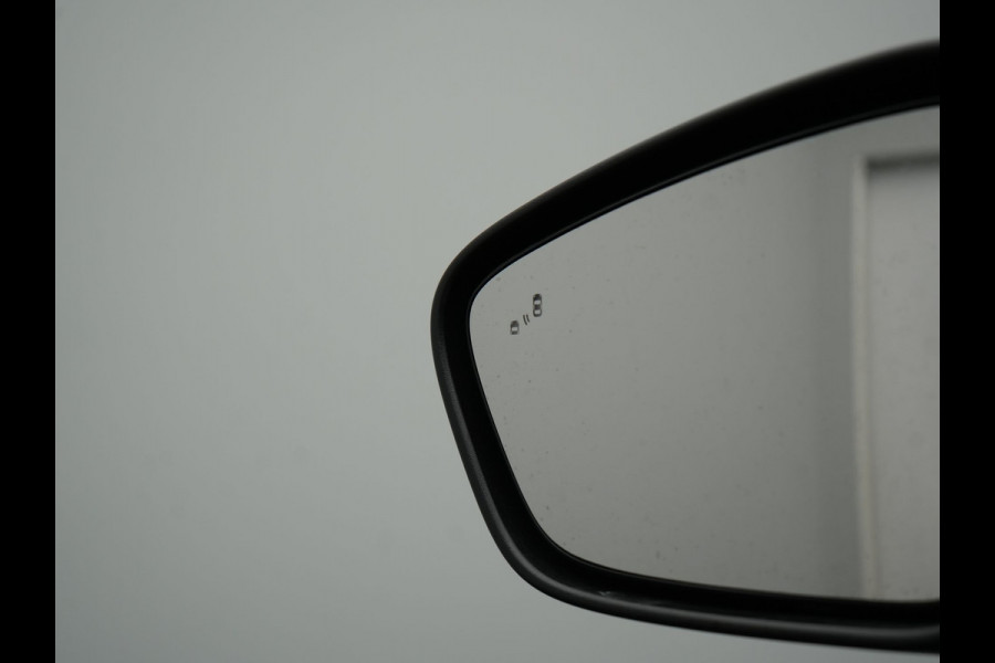 Ford Kuga 2.5 Vignale PHEV 225pk Dealer O.H | Panodak | Head Up | Bang & Olufsen Sound | Adaptive Cruise | 360 Camera | Lederen Sportstoelen Memory & Verwarmd | Keyless | Pilot Assist | Blis | Apple Carplay | Navigatie | Virtual | DAB  Plug In Hybrid |