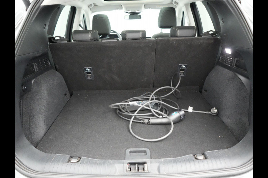 Ford Kuga 2.5 Vignale PHEV 225pk Dealer O.H | Panodak | Head Up | Bang & Olufsen Sound | Adaptive Cruise | 360 Camera | Lederen Sportstoelen Memory & Verwarmd | Keyless | Pilot Assist | Blis | Apple Carplay | Navigatie | Virtual | DAB  Plug In Hybrid |