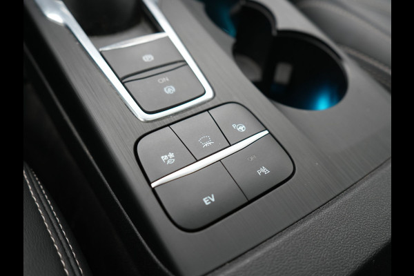 Ford Kuga 2.5 Vignale PHEV 225pk Dealer O.H | Panodak | Head Up | Bang & Olufsen Sound | Adaptive Cruise | 360 Camera | Lederen Sportstoelen Memory & Verwarmd | Keyless | Pilot Assist | Blis | Apple Carplay | Navigatie | Virtual | DAB  Plug In Hybrid |