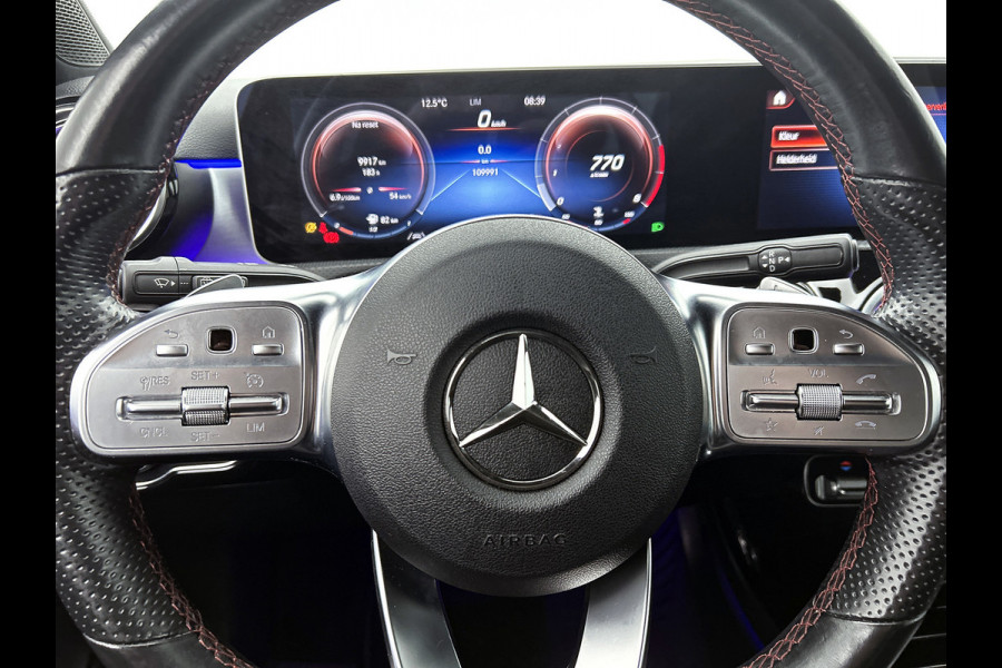 Mercedes-Benz A-Klasse 180 Business Solution AMG (SFEERVERLICHTING, CAMERA, NAVIGATIE, STOELVERWARMING, GOED ONDERHOUDEN)