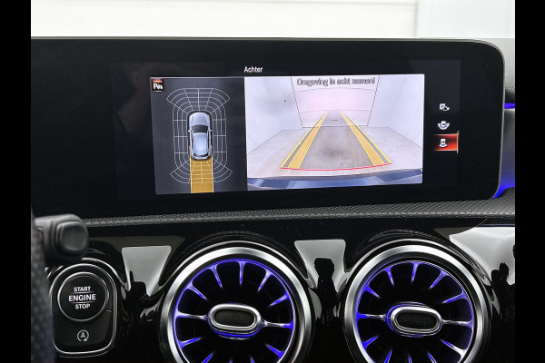 Mercedes-Benz A-Klasse 180 Business Solution AMG (SFEERVERLICHTING, CAMERA, NAVIGATIE, STOELVERWARMING, GOED ONDERHOUDEN)