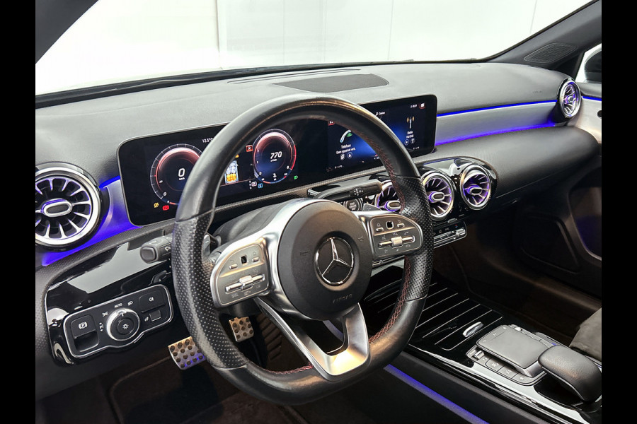 Mercedes-Benz A-Klasse 180 Business Solution AMG (SFEERVERLICHTING, CAMERA, NAVIGATIE, STOELVERWARMING, GOED ONDERHOUDEN)