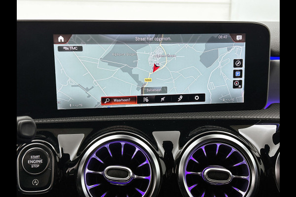 Mercedes-Benz A-Klasse 180 Business Solution AMG (SFEERVERLICHTING, CAMERA, NAVIGATIE, STOELVERWARMING, GOED ONDERHOUDEN)