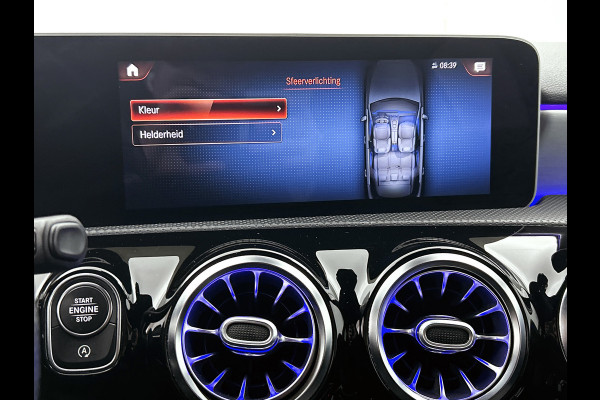Mercedes-Benz A-Klasse 180 Business Solution AMG (SFEERVERLICHTING, CAMERA, NAVIGATIE, STOELVERWARMING, GOED ONDERHOUDEN)