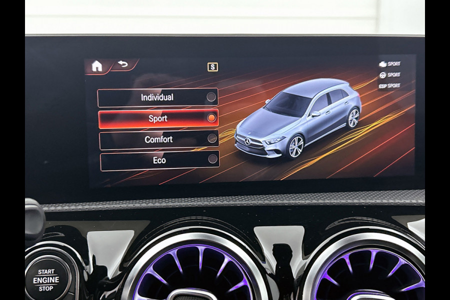 Mercedes-Benz A-Klasse 180 Business Solution AMG (SFEERVERLICHTING, CAMERA, NAVIGATIE, STOELVERWARMING, GOED ONDERHOUDEN)