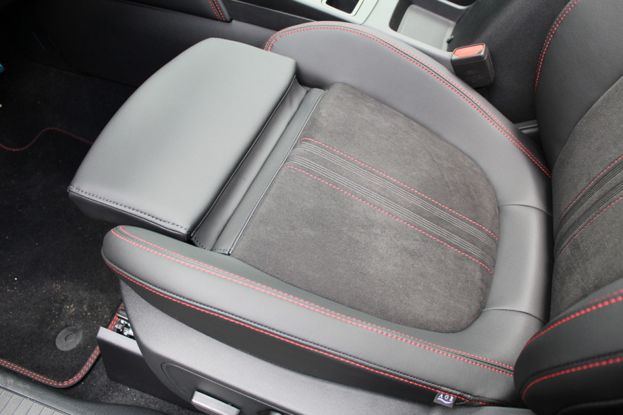 Ford Kuga 2.5 PHEV ST-Line X | Trekhaak | AGR | Panoramadak | B&O | BLIS | Head-up