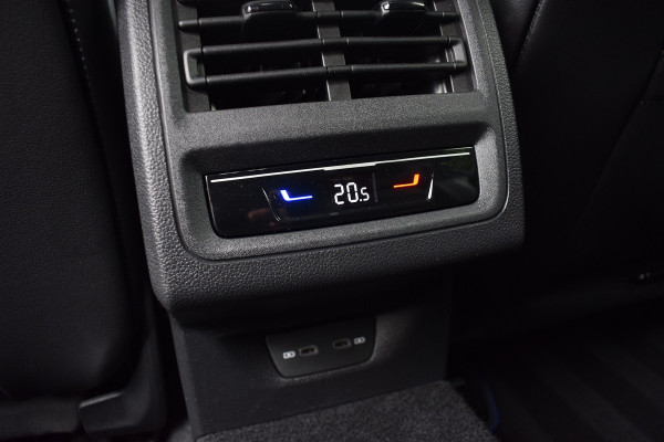 Volkswagen Golf R Performance 2.0 TSI 333pk 4-Motion | Origineel NL | Akrapovič