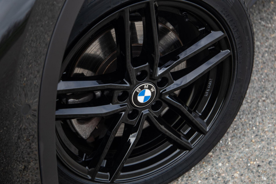 BMW X1 xDrive25e Executive BLACK LINE / CAMERA / CARPLAY / HEAD UP DISPLAY / LEDER / LED / CRUISE CONTROLE / STOELVERWARMING