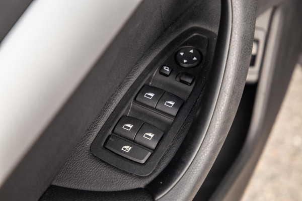 BMW X1 xDrive25e Executive BLACK LINE / CAMERA / CARPLAY / HEAD UP DISPLAY / LEDER / LED / CRUISE CONTROLE / STOELVERWARMING