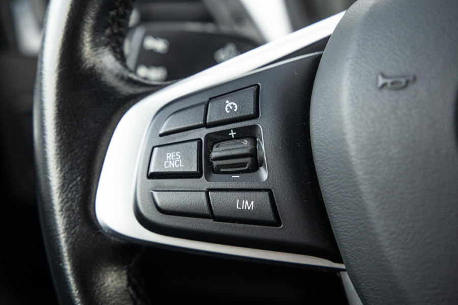 BMW X1 xDrive25e Executive BLACK LINE / CAMERA / CARPLAY / HEAD UP DISPLAY / LEDER / LED / CRUISE CONTROLE / STOELVERWARMING