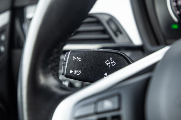 BMW X1 xDrive25e Executive BLACK LINE / CAMERA / CARPLAY / HEAD UP DISPLAY / LEDER / LED / CRUISE CONTROLE / STOELVERWARMING