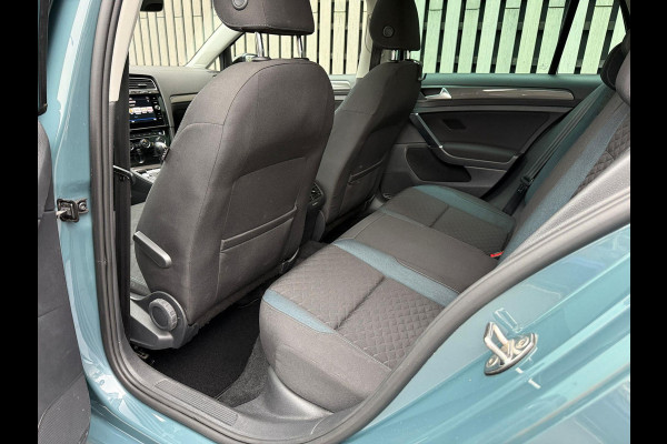 Volkswagen Golf 1.5 TSI Highline Business R / Panoramadak