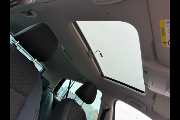 Volkswagen Golf 1.5 TSI Highline Business R / Panoramadak