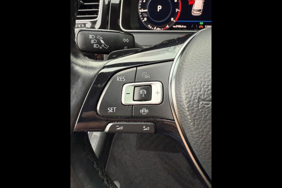 Volkswagen Golf 1.5 TSI Highline Business R / Panoramadak