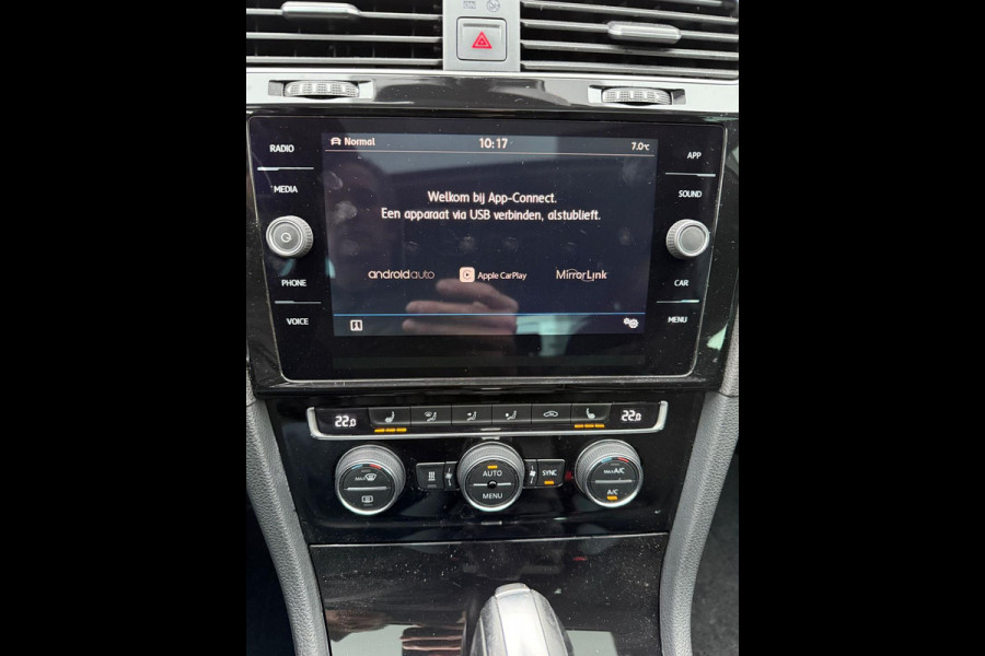 Volkswagen Golf 1.5 TSI Highline Business R / Panoramadak