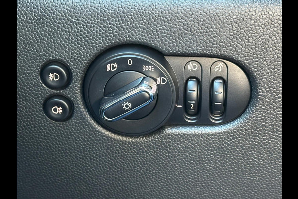 MINI Cabrio 1.5 Cooper Sidewalk Edition Camera | Lederen Bekleding | Navigatie | Harman Kardon | 52.000 Km | Automaat | Full Options.