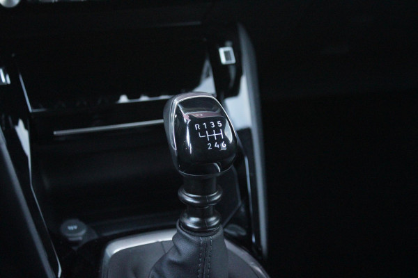 Peugeot 208 1.2 100PK ALLURE | PARKEERSENSOREN VOOR + ACHTER | DRAADLOZE APPLE CARPLAY/ANDROID AUTO | CRUISE CONTROL | DAB+ RADIO | CLIMATE CONTROL | LED KOPLAMPEN | LICHTMETALEN VELGEN 16" |