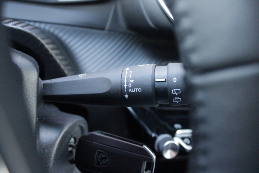 Peugeot 208 1.2 100PK ALLURE | PARKEERSENSOREN VOOR + ACHTER | DRAADLOZE APPLE CARPLAY/ANDROID AUTO | CRUISE CONTROL | DAB+ RADIO | CLIMATE CONTROL | LED KOPLAMPEN | LICHTMETALEN VELGEN 16" |