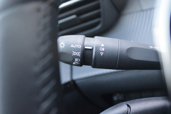 Peugeot 208 1.2 100PK ALLURE | PARKEERSENSOREN VOOR + ACHTER | DRAADLOZE APPLE CARPLAY/ANDROID AUTO | CRUISE CONTROL | DAB+ RADIO | CLIMATE CONTROL | LED KOPLAMPEN | LICHTMETALEN VELGEN 16" |