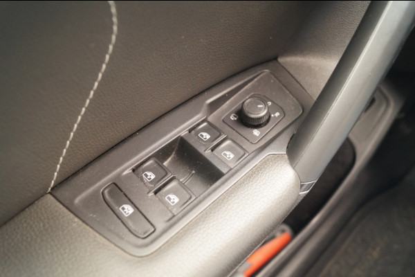 Volkswagen Tiguan 1.5 TSI 150pk DSG Comfortline Business -LEER-LED-ECC-