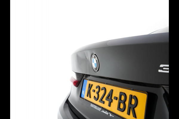 BMW 3-serie 330e eDrive Edition (Plug-In) (INCL-BTW) Aut. *LEATHER | FULL-LED | DIGI-COCKPIT | HEATED-SPORTSEATS | PRIVACYGLASS | AMBIENTLIGHT | DAB | NAVI-FULLMAP | ECC | CARPLAY | PDC | CRUI/SE | 18''ALU*